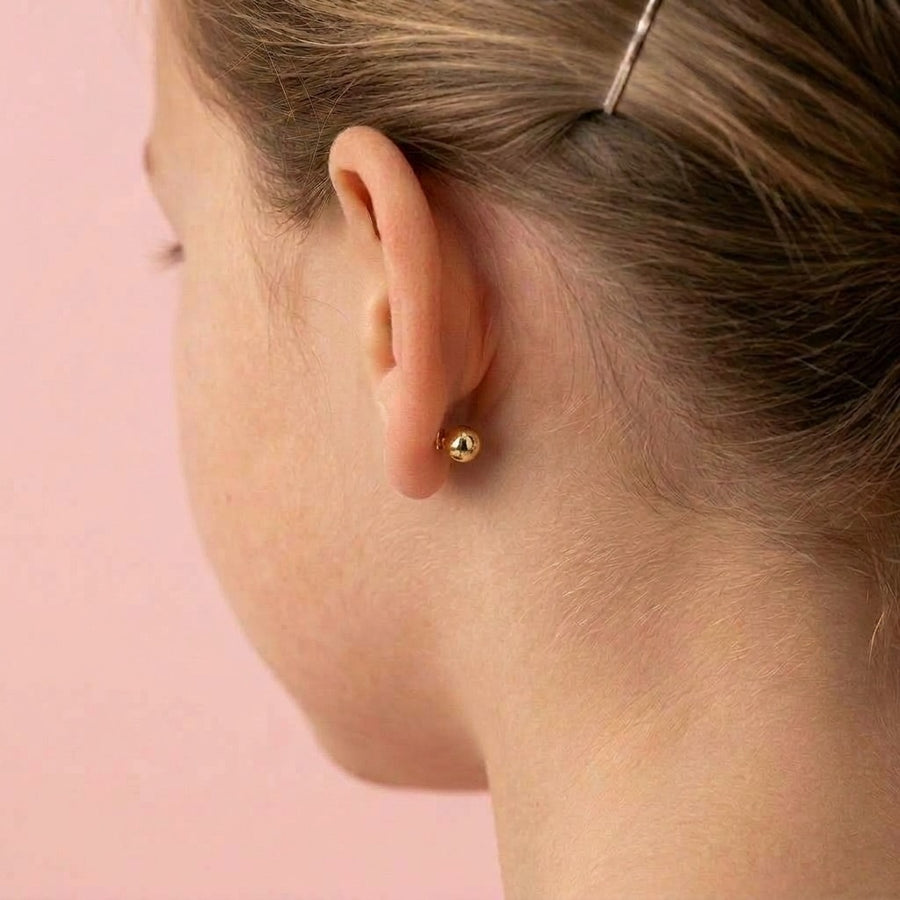 Back of the ear: the screw ball back sits neatly behind the lobe (gold)