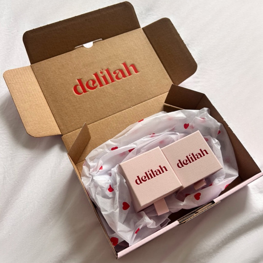 Seashell Flat Back Stud Gold