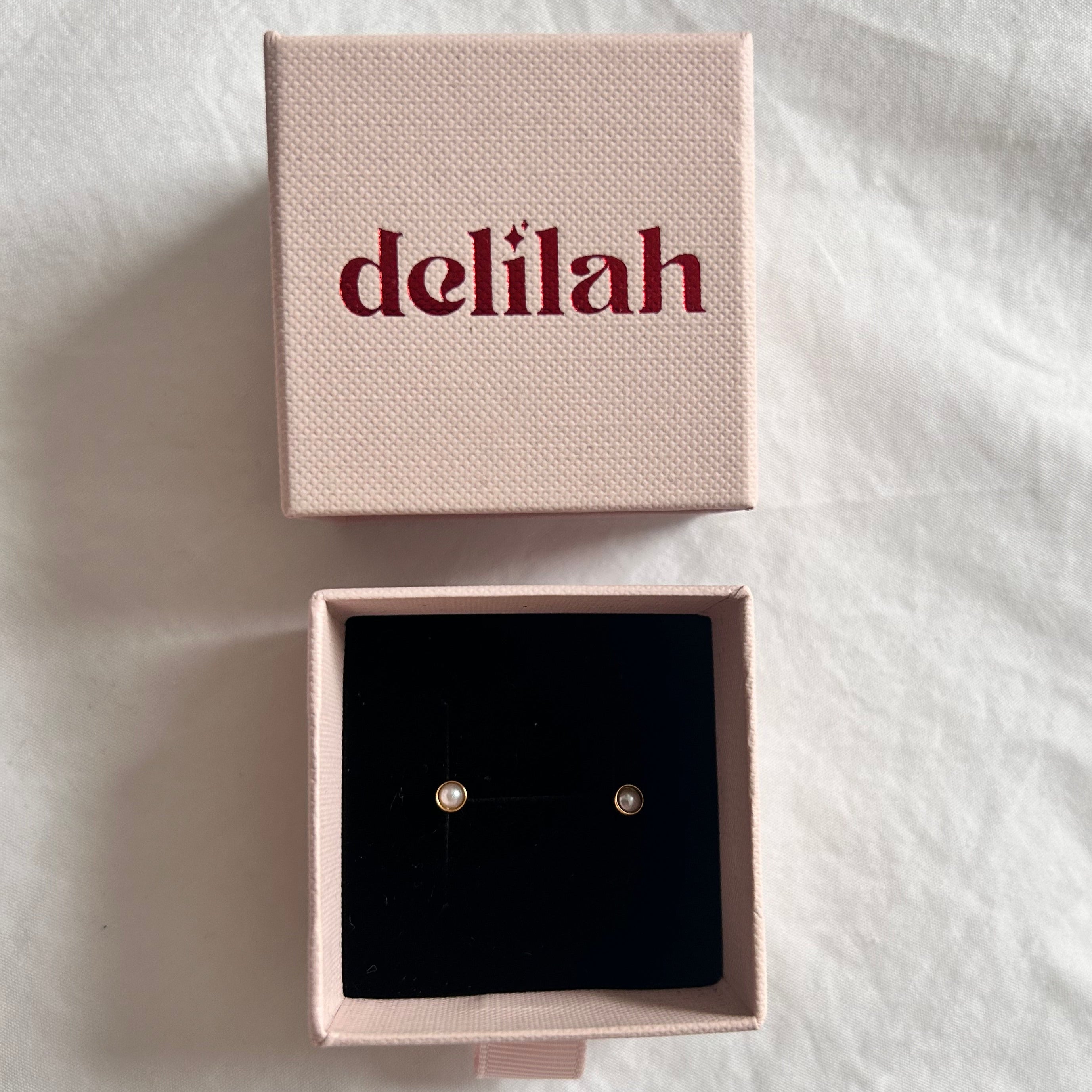 Pearl Bezel Flat Back Studs Gold