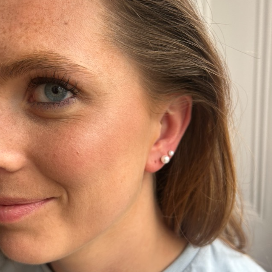 White Pearl Flat Back Studs Gold